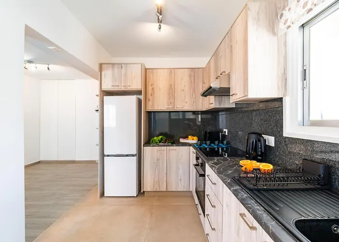 Apartmán Aeolis Court By Ezoria Lemesos