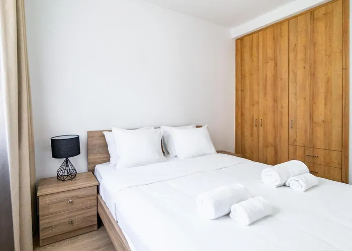 Aeolis Court By Ezoria Διαμέρισμα *